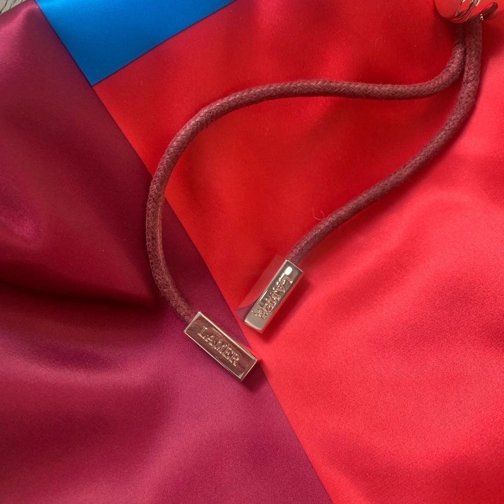 La Mer Silk Drawstring Bag - Picture 2 of 6